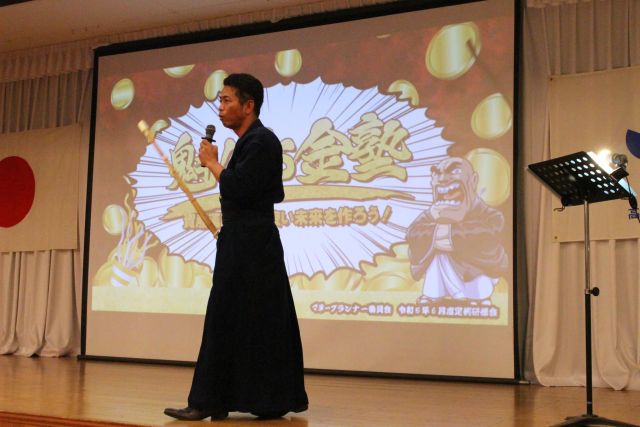 【6月定例研修会「一致団結！全国会長研修会への道のり」】
総務広報委員会副委員長の甲木良作です。
6月定例研修会「魁！！お金塾 ～資産運用でより良い未来を作ろう～」が、令和5年6月19（月）、高知商工会館で開催されました。今回の定例研修会を担当したのは、マネープランナー委員会の皆様です。

第一部では、資産運用制度に関する基礎知識の紹介を、男塾を模した委員会メンバーが事例を含めてわかりやすく説明しました。

第二部では、税金に関する基礎知識を2名のメンバーが詳細に紹介し、終了後は本日の研修会の内容のテストもあり終始楽しく勉強することが出来ました。

最後に、阿南YEGのメンバーが2023年9月8日、9日開催される、日本商工会議所青年部第40回四国ブロック大会阿南大会「5EN ～楽しんだ方がええけん 繋がるけん～」のPRがありました。

お越し頂きました阿南YEGの皆様、担当のマネープランナー委員会の皆様、おつかれさまでした。次回の研修会も楽しみにしております。「押忍！！」

#高知商工会議所青年部　#商工会議所青年部　#yeg #阿南yeg #日本商工会議所青年部